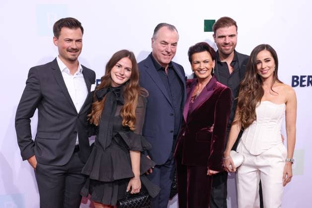 Bertelsmann Party 2026 Thomas Rabe, Olivia Tönnies, Maximilian Tönnies, Margit Tönnies, Clemens Tönnies, Julia Tönnies und David Severins Roter Teppich zur Bertelsmann Party 2026, Berliner Repräsentanz Berlin, Datum: 10.09.2026 Copyright: xEventpress Kratschx