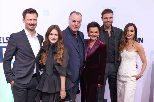 Bertelsmann Party 2026 Thomas Rabe, Olivia Tönnies, Maximilian Tönnies, Margit Tönnies, Clemens Tönnies, Julia Tönnies und David Severins Roter Teppich zur Bertelsmann Party 2026, Berliner Repräsentanz Berlin, Datum: 10.09.2026 Copyright: xEventpress Kratschx