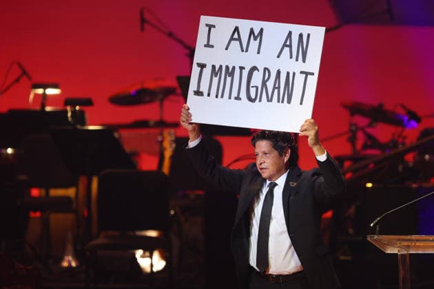 Antonio Tijerino, President and CEO of the Hispanic Heritage Foundation (HHF), holds a sign during the organization s 39th Awards at the 39th Hispanic Heritage Awards at Orchestra Hall in Minneapolis, United States, 10 September 2026. Hispanic Heritage Awards in Minneapolis !ACHTUNG: NUR REDAKTIONELLE NUTZUNG!  Copyright: xAdamxBettcherx AME6396 20260911-55021365571_1