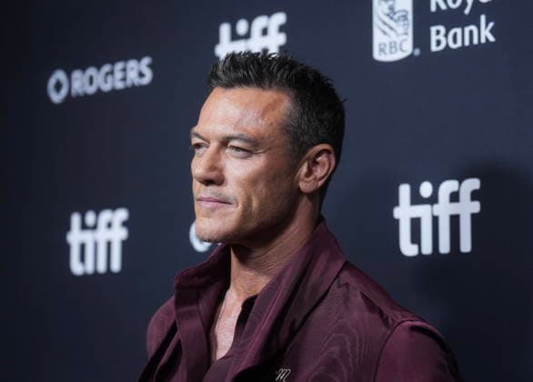 September 10, 2026, Toronto, On, CANADA: Actor Luke Evans poses for photographs on the red carpet for the movie The Housewife during the Toronto International Film Festival in Toronto on Thursday, Sept. 10, 2026. Toronto CANADA  - ZUMAc35_ 20260910_zaf_c35_200 Copyright: xNathanxDenettex