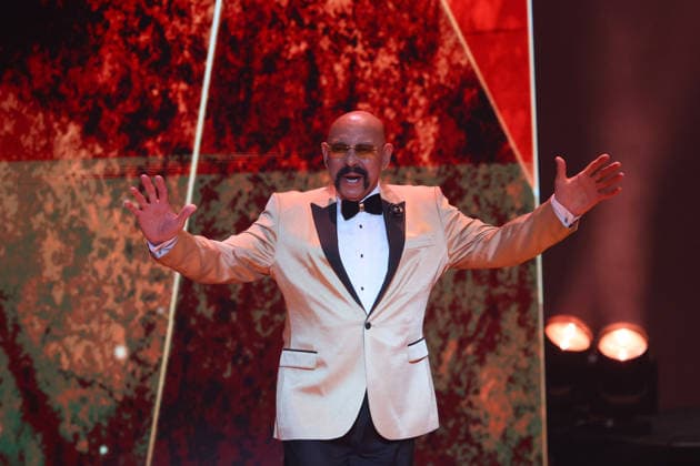 Venezuelan musician Oscar D Leon waves after receiving a lifetime achievement award during the 39th annual Hispanic Heritage Awards at Orchestra Hall in Minneapolis, United States, 10 September 2026. Hispanic Heritage Awards in Minneapolis !ACHTUNG: NUR REDAKTIONELLE NUTZUNG!  Copyright: xAdamxBettcherx AME6431 20260911-55021366100_1