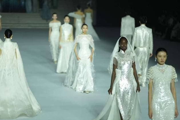 BEIJING, CHINA - SEPTEMBER 10: The closing ceremony of the 2026 China International Fashion Week (Autumn Session) takes place at the Beijing Exhibition Center on September 10, 2026 in Beijing, China. The event featured the Ze Zhi Ye closing show with presentations by brands Lili and Ziziyu, while media personality Yang Lan delivered a keynote speech on contemporary expressions of Eastern aesthetics. More than 220 brands from over 10 countries including China, France, the United States, Russia and Colombia participated in the fashion week, presenting over 100 fashion releases, high-end dialogues and business matching activities.  Copyright: xBeijingxYouthxDailyx 111665679175