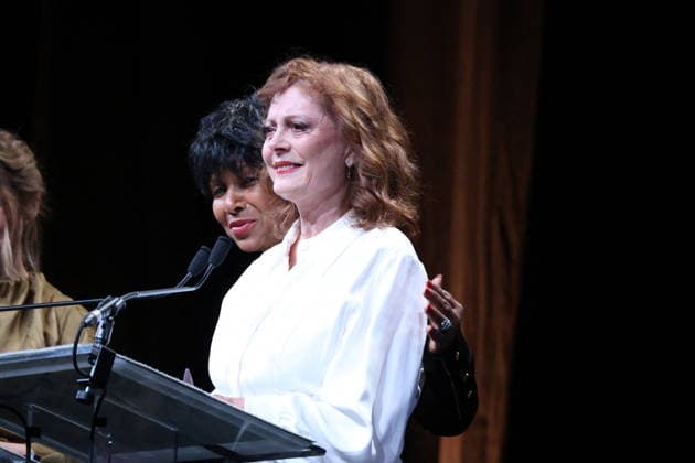 Susan Sarandon receives a Deauville Icon Award on stage during the 52nd Deauville American Film Festival on September 10, 2026. Denis Guignebourg, Bestimage. Susan Sarandon attends the Deauville Icon Award Ceremony at the 52nd Deauville American Film Festival on September 10, 2026, in Deauville, France. Deauville, France  Copyright: xDenisxGuignebourgx xBestimagexDenisxGuignebourgx xBestimagex