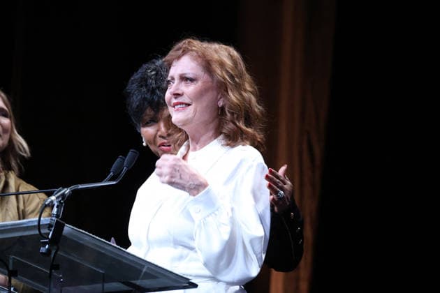 Susan Sarandon receives a Deauville Icon Award on stage during the 52nd Deauville American Film Festival on September 10, 2026. Denis Guignebourg, Bestimage. Susan Sarandon attends the Deauville Icon Award Ceremony at the 52nd Deauville American Film Festival on September 10, 2026, in Deauville, France. Deauville, France  Copyright: xDenisxGuignebourgx xBestimagexDenisxGuignebourgx xBestimagex