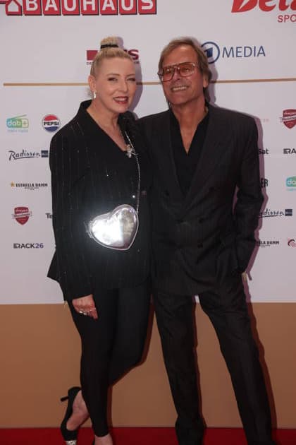 Sabrina Winter alias Stereoblond und Steve Norman von Spandau Ballet bei der Verleihung des 17. Deutschen Radiopreises 2026 im Stage Theater an der Elbe. Hamburg, 10.09.2026 Copyright: xAgenturxMatthiasxWehnertx xM.xGränzdörferx