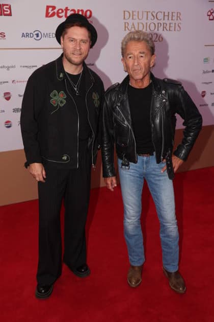 Johannes Oerding und Peter Maffay bei der Verleihung des 17. Deutschen Radiopreises 2026 im Stage Theater an der Elbe. Hamburg, 10.09.2026 Copyright: xAgenturxMatthiasxWehnertx xM.xGränzdörferx
