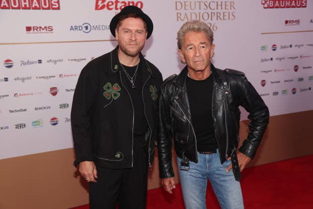 Johannes Oerding und Peter Maffay bei der Verleihung des 17. Deutschen Radiopreises 2026 im Stage Theater an der Elbe. Hamburg, 10.09.2026 Copyright: xAgenturxMatthiasxWehnertx xM.xGränzdörferx