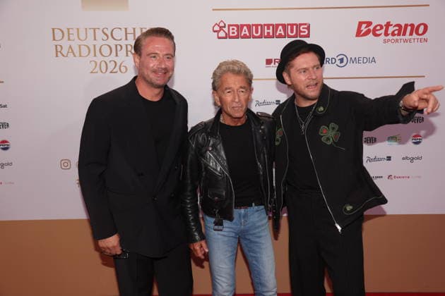 Sasha, Peter Maffay und Johannes Oerding bei der Verleihung des 17. Deutschen Radiopreises 2026 im Stage Theater an der Elbe. Hamburg, 10.09.2026 Copyright: xAgenturxMatthiasxWehnertx xM.xGränzdörferx