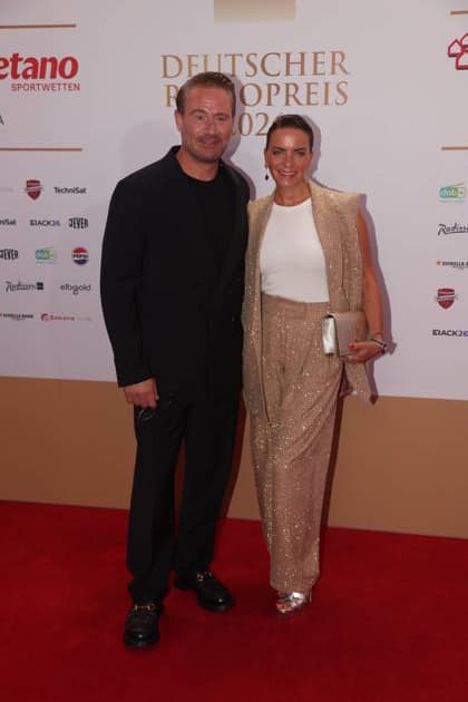 Sasha mit Ehefrau Julia Röntgen bei der Verleihung des 17. Deutschen Radiopreises 2026 im Stage Theater an der Elbe. Hamburg, 10.09.2026 Copyright: xAgenturxMatthiasxWehnertx xM.xGränzdörferx