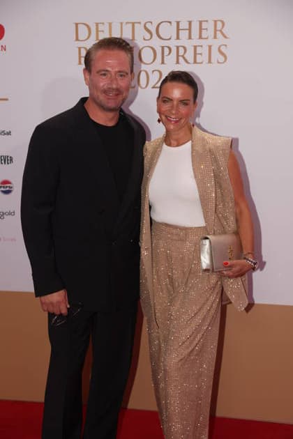 Sasha mit Ehefrau Julia Röntgen bei der Verleihung des 17. Deutschen Radiopreises 2026 im Stage Theater an der Elbe. Hamburg, 10.09.2026 Copyright: xAgenturxMatthiasxWehnertx xM.xGränzdörferx