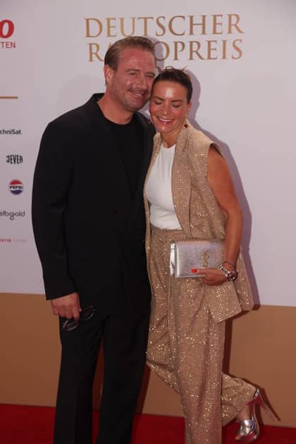 Sasha mit Ehefrau Julia Röntgen bei der Verleihung des 17. Deutschen Radiopreises 2026 im Stage Theater an der Elbe. Hamburg, 10.09.2026 Copyright: xAgenturxMatthiasxWehnertx xM.xGränzdörferx