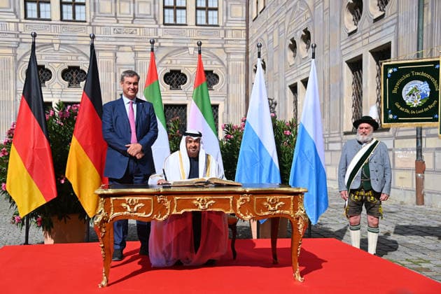 Markus SOEDER (Ministerpraesident Bayern und CSU Vorsitzender) und seine Hoheit.Eintrag ins Goldene Buch. Besuch des Staatspraesidenten der Vereinigten Arabischen Emirate, Scheich Mohammed bin Zayed Al Nahyan, am 11.09.2026 in Muenchen in der Residenz.