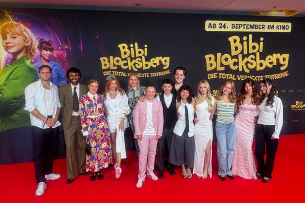 v.li:Ludger BOEKELMANN (Schauspieler), Langston UIBEL (Schauspieler). Fritzi HABERLANDT (Schauspielerin), Palina RJINSKI (Schauspielerin), Rosalie THOMASS (Schauspielerin), Cast, Premiere von BIBI BLOCKSBERG Ð DIE TOTAL VERHEXTE ZEITREISE am 11.09.20226 im Mathaeser Kino in Muenchen. Fotocall Roter Teppich,Red Carpet.