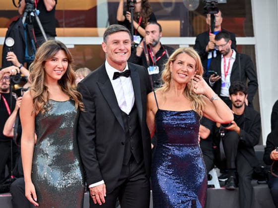 IPA88403862 - Venice, 83rd Venice International Film Festival 2026 - Night 10 - Red carpet for the film *RITORNO A BUENOS AIRES* Pictured: Javier Zanetti with his daughter Sol and his wife Paula.  Copyright: xManuelexMangiarottix xPoolxPhotoxEventsx08x IPA88403862