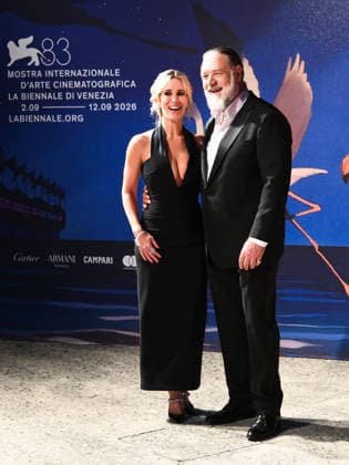 IPA88408902 - Venice International Film Festival 2026 - Night 10 - Red carpet for the film WHAT LOVE BUILDS. Pictured: Britney Theriot, Russell Crowe  Copyright: xAlbertoxTerenghix xPoolxPhotoxEventsx08x IPA88408902