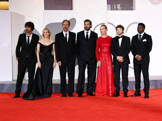 IPA88410751 - Venice, 83rd Venice International Film Festival 2026 - Night 10 - Red carpet for the film *UN BON AVOCAT*. Pictured: Simon Jacquet, MÃ lanie Laurent, Tristan Seguela, Laurent Lafitte, Carole Bouquet, Anthony Bajon, and Gedeon Ekay  Copyright: xAlbertoxTerenghi PoolxPhotoxEvenx xPoolxPhotoxEventsx08x IPA88410751