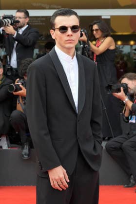 Francesco Gheghi bei der Premiere des Kinofilms Dio ride auf der Biennale di Venezia 2023 83. Internationale Filmfestspiele von Venedig im Palazzo del Cinema. Venedig, 11.09.2026
