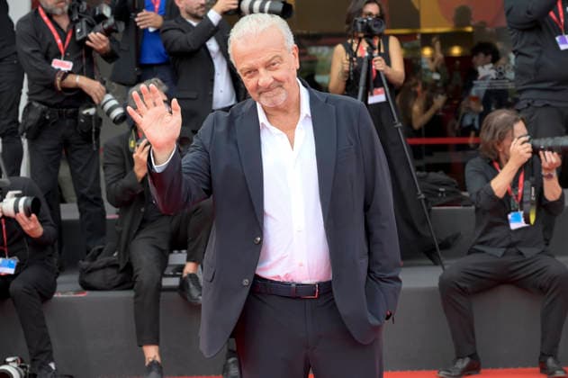 Giovanni Veronesi bei der Premiere des Kinofilms Dio ride auf der Biennale di Venezia 2023 83. Internationale Filmfestspiele von Venedig im Palazzo del Cinema. Venedig, 11.09.2026