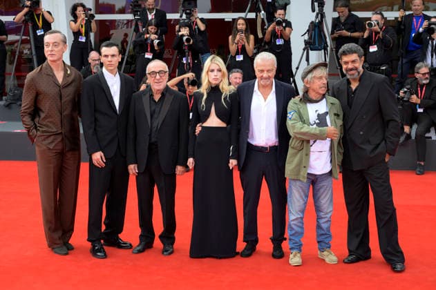 Maurizio Lombardi, Francesco Gheghi, Silvio Orlando, Alma Noce, Giovanni Veronesi, Paolo Rossi und Pierfrancesco Favino bei der Premiere des Kinofilms Dio ride auf der Biennale di Venezia 2023 83. Internationale Filmfestspiele von Venedig im Palazzo del Cinema. Venedig, 11.09.2026