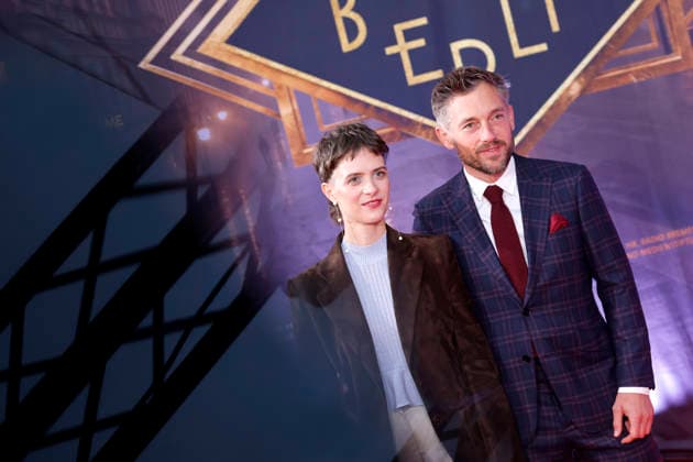 Schauspielerin Liv Lisa Fries und Schauspieler Volker Bruch bei der NRW-Premiere der 5. und finalen Staffel der TV-Serie Babylon Berlin im Open Air Kino im Rheinauhafen. Köln, 11.09.2026 NRW Deutschland Copyright: xChristophxHardtx