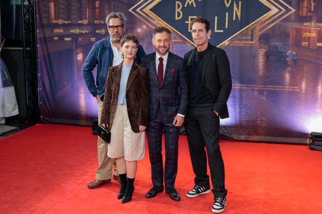 Achim von Borries, Liv Lisa Fries, Volker Bruch und Tom Tykwer bei der Premiere der 5. und finalen Staffel der TV-Serie Babylon Berlin im Naturstrom Openair Kino. Köln, 11.09.2026