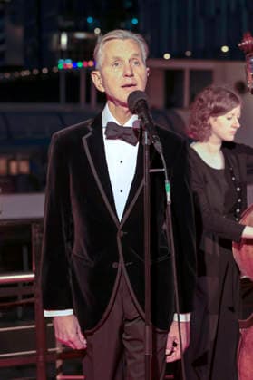 Max Raabe bei der Premiere der 5. und finalen Staffel der TV-Serie Babylon Berlin im Naturstrom Openair Kino. Köln, 11.09.2026