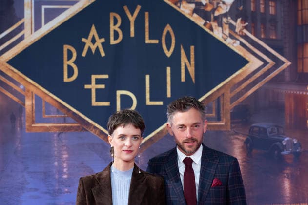 v.l. Liv Lisa FRIES, Schauspielerin, Volker BRUCH, Schauspieler, Roter Teppich, Red Carpet Show, Ankunft, arrival, Premiere der finalen Staffel von Babylon Berlin am 11.09.2026 im Naturstrom Open Air -Kino im Rheinau-Hafen in Koeln,