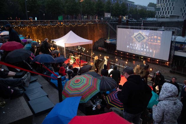 Das Open Air Kino im Rheinauhafen Koeln, Roter Teppich, Red Carpet Show, Ankunft, arrival, Premiere der finalen Staffel von Babylon Berlin am 11.09.2026 im Naturstrom Open Air -Kino im Rheinau-Hafen in Koeln,