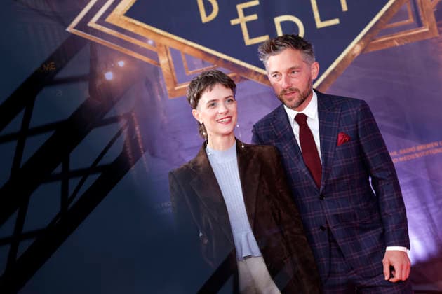 Schauspielerin Liv Lisa Fries und Schauspieler Volker Bruch bei der NRW-Premiere der 5. und finalen Staffel der TV-Serie Babylon Berlin im Open Air Kino im Rheinauhafen. Köln, 11.09.2026 NRW Deutschland Copyright: xChristophxHardtx