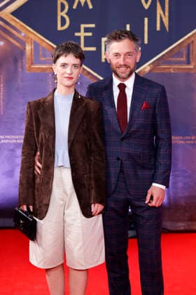 Schauspielerin Liv Lisa Fries und Schauspieler Volker Bruch bei der NRW-Premiere der 5. und finalen Staffel der TV-Serie Babylon Berlin im Open Air Kino im Rheinauhafen. Köln, 11.09.2026 NRW Deutschland Copyright: xChristophxHardtx