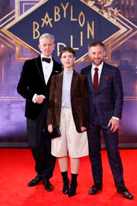 Sänger Max Raabe, Schauspielerin Liv Lisa Fries und Schauspieler Volker Bruch bei der NRW-Premiere der 5. und finalen Staffel der TV-Serie Babylon Berlin im Open Air Kino im Rheinauhafen. Köln, 11.09.2026 NRW Deutschland Copyright: xChristophxHardtx