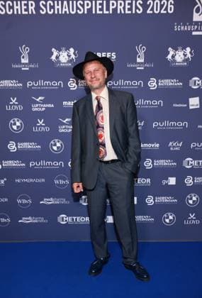 Deutscher Schauspielpreis 2026 Robert Stadlober Roter Teppich zu 15 Jahre Deutscher Schauspielpreis und 20 Jahre BFFS, Pullman Berlin Schweizerhof, Datum: 11.09.2026 Copyright: xEventpress Kratschx