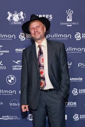 Deutscher Schauspielpreis 2026 Robert Stadlober Roter Teppich zu 15 Jahre Deutscher Schauspielpreis und 20 Jahre BFFS, Pullman Berlin Schweizerhof, Datum: 11.09.2026 Copyright: xEventpress Kratschx
