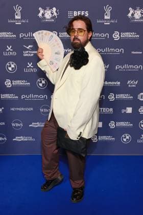 Deutscher Schauspielpreis 2026 Steven Preisner Roter Teppich zu 15 Jahre Deutscher Schauspielpreis und 20 Jahre BFFS, Pullman Berlin Schweizerhof, Datum: 11.09.2026 Copyright: xEventpress Kratschx