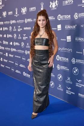 Deutscher Schauspielpreis 2026 Derya Akyol Roter Teppich zu 15 Jahre Deutscher Schauspielpreis und 20 Jahre BFFS, Pullman Berlin Schweizerhof, Datum: 11.09.2026 Copyright: xEventpress Kratschx