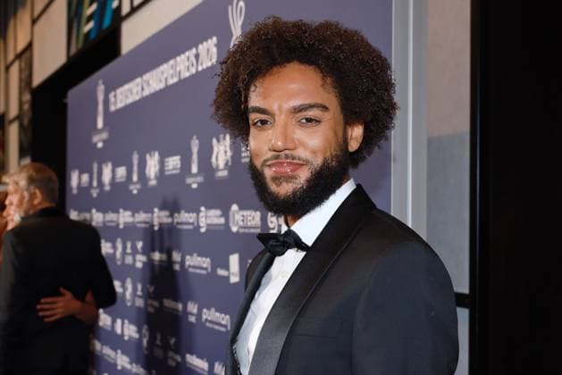 Deutscher Schauspielpreis 2026 Lamin Leroy Gibba Roter Teppich zu 15 Jahre Deutscher Schauspielpreis und 20 Jahre BFFS, Pullman Berlin Schweizerhof, Datum: 11.09.2026 Copyright: xEventpress Kratschx