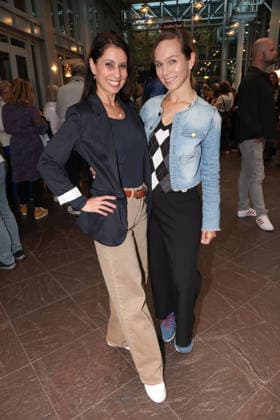 Souzan Alavi und Ilka Groenewold bei der Premiere der musikalischen Komödie Männerbeschaffungsmassnahmen in der Komödie Winterhuder Fährhaus Hamburg , vier Frauen finden in einem gemeinsamen Seminar zu ihren Hoffnungen und Gefühlen zurück, ein Theaterstück voller Musik mit vielen Hits und Evergreens, Premiere und Premierenfeier am 11.9.2026