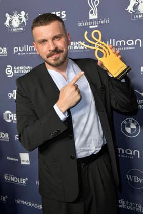 Edin Hasanovic bei der Verleihung des Deutschen Schauspielpreises 2026 im Hotel Pullman Berlin Schweizerhof. Berlin, 11.09.2026
