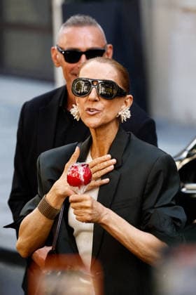 Celine Dion greets her fans as she leaves her hotel before heading to the Plenitude Arena, where she will kick off her Paris concert series on September 12, 2026. Cyril Moreau, Bestimage. Celine Dion greets her fans upon leaving her hotel before heading to the Plenitude Arena, where she will begin her Paris concert series on September 12, 2026, Paris, France  Copyright: xCyrilxMoreaux xBrunoxBebertx xBestimagexCyrilxMoreaux xBrunoxBebertx xBestimagex