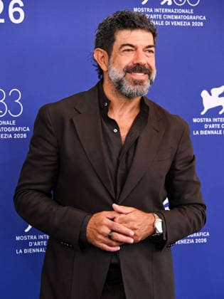 IPA88435178 - Venice International Film Festival 2026 - Day 11. Photocall for the film Dio Ride. Pictured: Pierfrancesco Favino  Copyright: xAlbertoxTerenghix xPoolxPhotoxEventsx08x IPA88435178