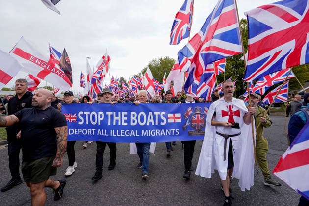 News Bilder des Tages March for Remigration in Tamworth TAMWORTH, UNITED KINGDOM - SEPTEMBER 12: Supporters of the far-right Britain First party wave Union Flags and St George’s Cross flags during an anti-immigration March for Remigration in Tamworth, United Kingdom, on September 12, 2026, as they demand mass deportations. Ioannis Alexopoulos Anadolu Tamworth United Kingdom. Editorial use only. Please get in touch for any other usage.  Copyright: x2026xAnadoluxIoannisxAlexopoulosx