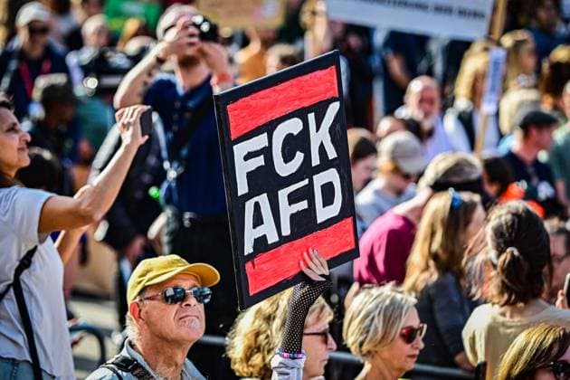 News Bilder des Tages Demonstration für Zusammenhalt in Berlin ** NUR FÜR REDAKTIONELLE ZWECKE ** EDITORIAL USE ONLY **<p>Menschen versammeln sich zur Abschlusskundgebung einer Demonstration für gesellschaftlichen Zusammenhalt am Roten Rathaus vor dem Fernsehturm. Unter dem Motto Â«Zeit, dass sich was drehtÂ» sind sieben Demonstrationszüge sternförmig durch die Hauptstadt gezoge fotografiert am 12.09.2026 in Berlin. Berlin Berlin Berlin Copyright: MaurizioxGambarini