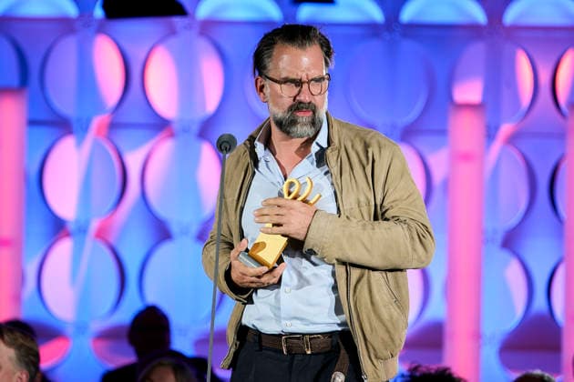 Deutscher Schauspielpreis 2026 Rick Ostermann stellvertretend für Preisträger Armin Rohde Bühne Show 15 Jahre Deutscher Schauspielpreis und 20 Jahre BFFS, Pullman Berlin Schweizerhof, Datum: 11.09.2026 Copyright: xEventpressx