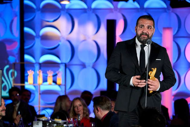 Deutscher Schauspielpreis 2026 Preisträger Sahin Eryilmaz Bühne Show 15 Jahre Deutscher Schauspielpreis und 20 Jahre BFFS, Pullman Berlin Schweizerhof, Datum: 11.09.2026 Copyright: xEventpressx
