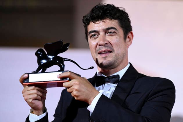 September 12, 2026, Venice, ITALY: Italian actor Riccardo Scamarcio holds the Orizzonti award for Best Actor for I figli della scimmia during the closing ceremony of the 83rd annual Venice International Film Festival, in Venice, Italy, 12 September 2026. The 83rd edition of the festival runs from 02 to 12 September 2026. ANSA ETTORE FERRARI. Venice ITALY  - ZUMAa110 20260912_zaf_a110_034 Copyright: xEttorexFerrarix