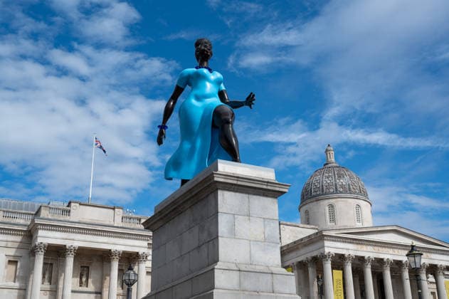 September 12, 2026: Sculpture Lady in Blue with the National Gallery in the background in Trafalgar Square, London. - ZUMAs197 20260912_aaa_s197_274 Copyright: xSOPAxImagesx
