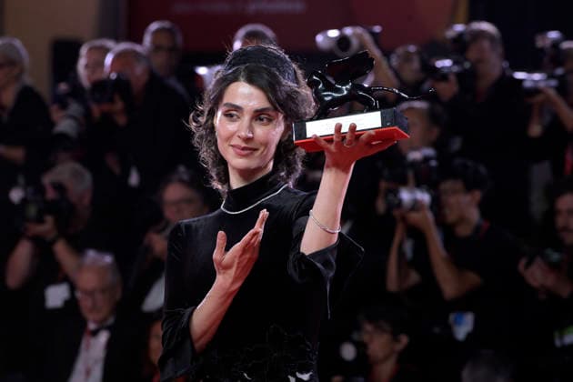 Closing Ceremony of the Venice International Film Festival Actress Laleh Marzban poses with the Best Actress Award from the Orizzonti section for *Falling House* following the closing gala of the Venice International Film Festival on September 11, 2026, in Venice, Italy. The festival, the oldest in the world, celebrated its 83rd edition this year. The international jury, chaired by Maggie Gyllenhaal, presented the Golden Lion for Best Film and the other official awards: the Grand Jury Prize, the Silver Lion for Best Director, Volpi Cups for Best Actress and Best Actor, Best Screenplay Award, Special Jury Prize, and the Marcello Mastroianni Award for Young Performers. SEPTEMBER 12, 2026 VENICE FILM FESTIVAL FILM AWARDS ACTORS ACTRESSES DIRE Copyright: xRoccoxSpazianix 7770396
