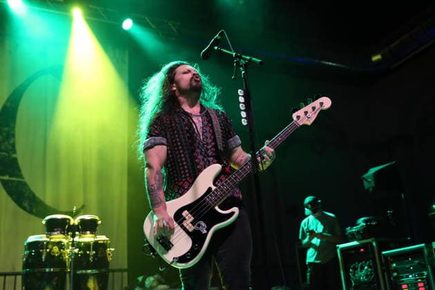 Steve Jewell Jr. von der Band Black Stone Cherry bei einem Konzert im Huxleys Neue Welt in Berlin, 12. September 2026. Black Stone Cherry Konzert Berlin