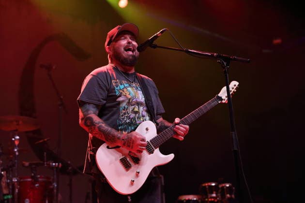 Chris Robertson von der Band Black Stone Cherry bei einem Konzert im Huxleys Neue Welt in Berlin, 12. September 2026. Black Stone Cherry Konzert Berlin
