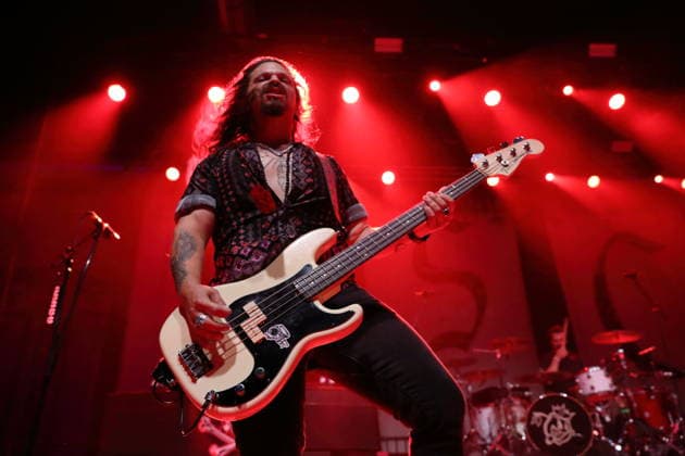 Steve Jewell Jr. von der Band Black Stone Cherry bei einem Konzert im Huxleys Neue Welt in Berlin, 12. September 2026. Black Stone Cherry Konzert Berlin